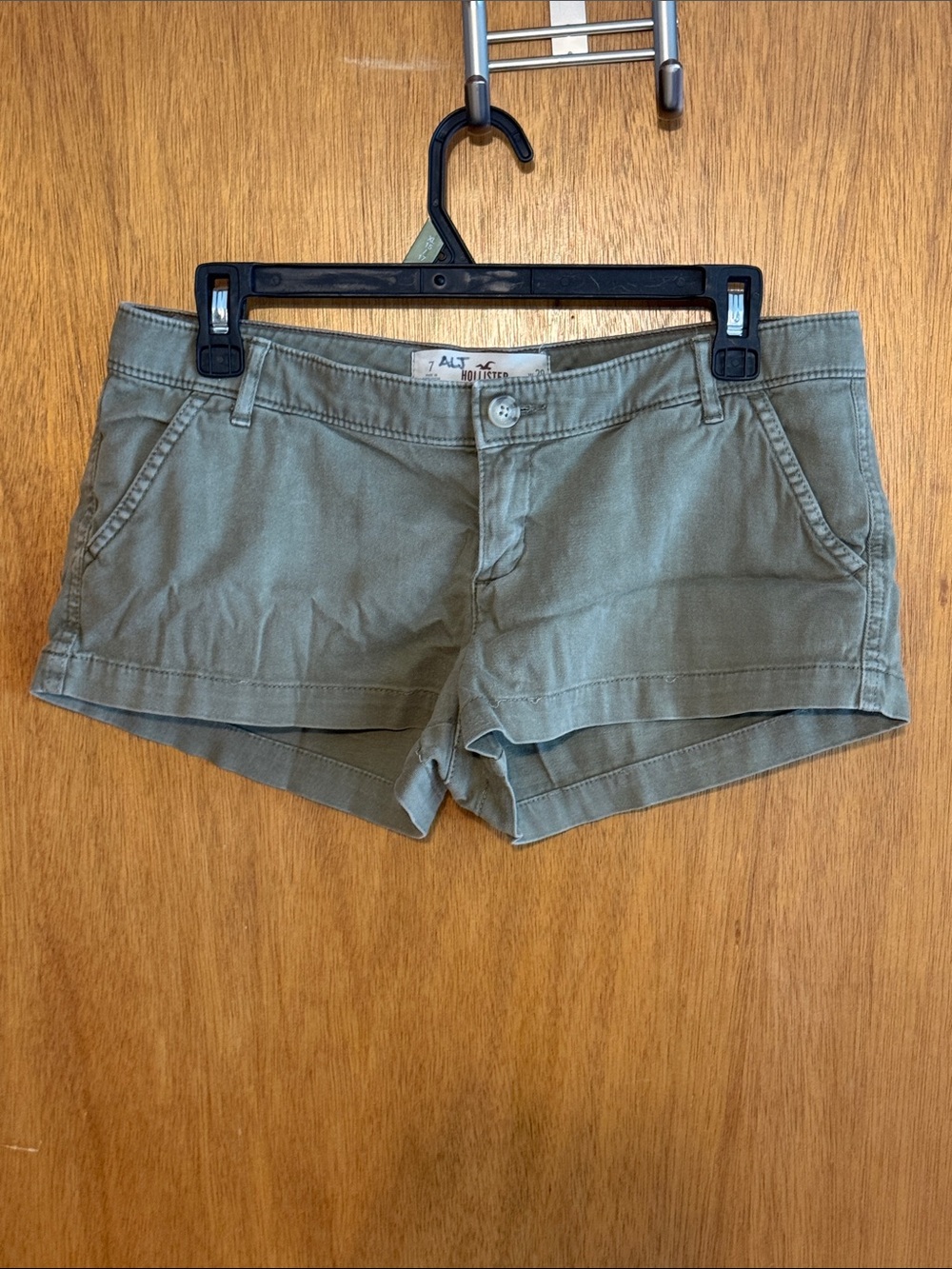 Hollister Olive Green Utility Low-Rise Cotton Short Shorts w/Pockets sz 7